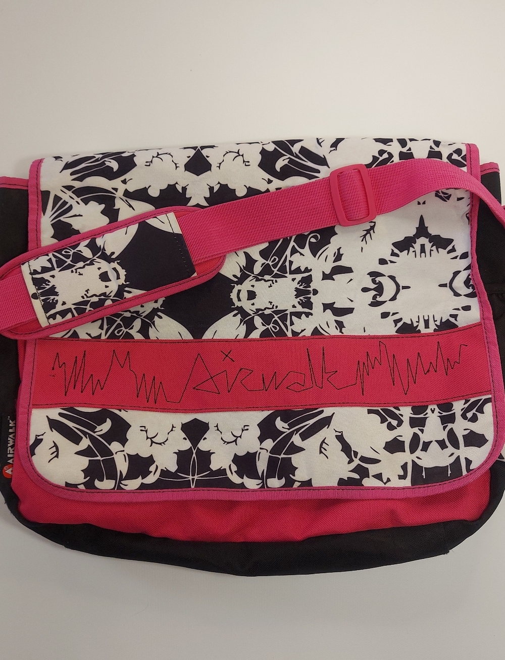 Vintage Airwalk Floral Messenger Bag Pink Black Y2K Crossbody Shoulder Bag